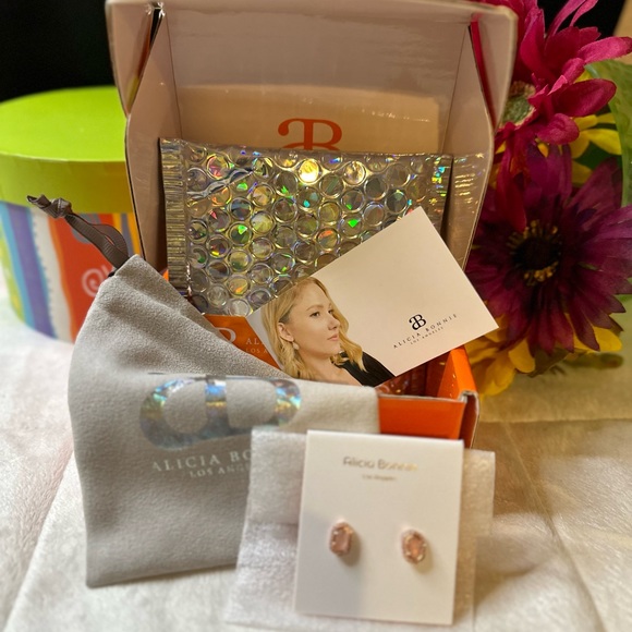 🆕 Alicia Bonnie Los Angeles “Destiny” Rose Gold Stud Earrings w/Box & Dust Bag - Picture 2 of 12